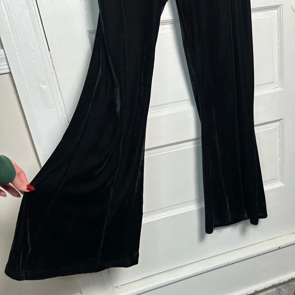 PrettyLittleThing‎ x Naomi Campbell Black Velvet Pintuck Flared Trousers Pants